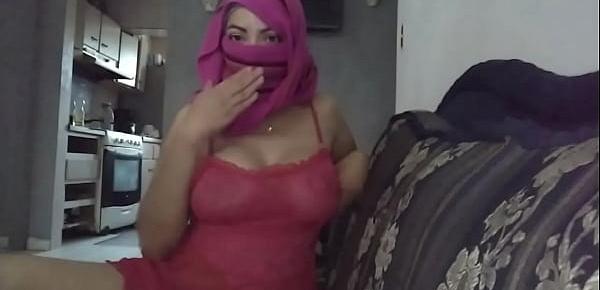  Arabe Mom In Hijab Masturbation Squirting Loads On Cam